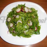 Салат со шпинатом и редисом